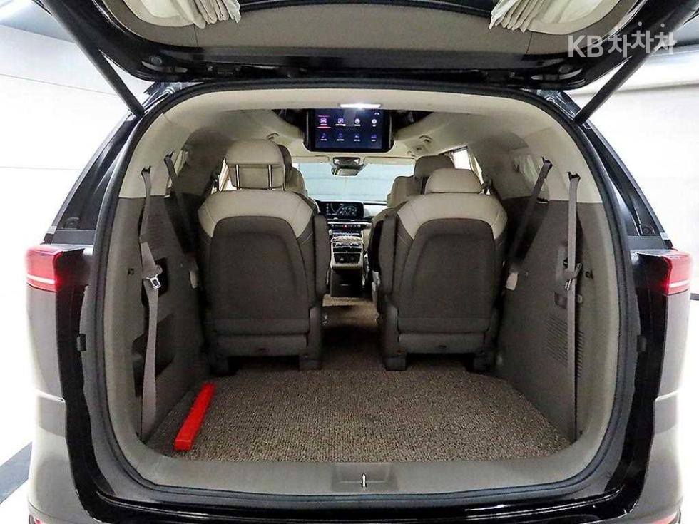 Kia Carnival — miniaturë 17