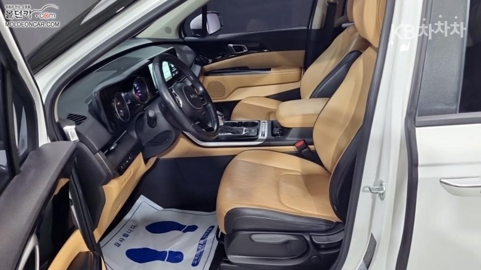 Kia Carnival — miniaturë 9