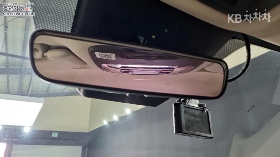 Kia Carnival — miniaturë 15