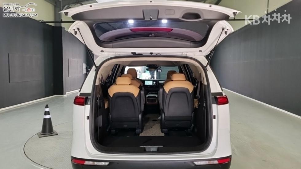 Kia Carnival — miniaturë 18