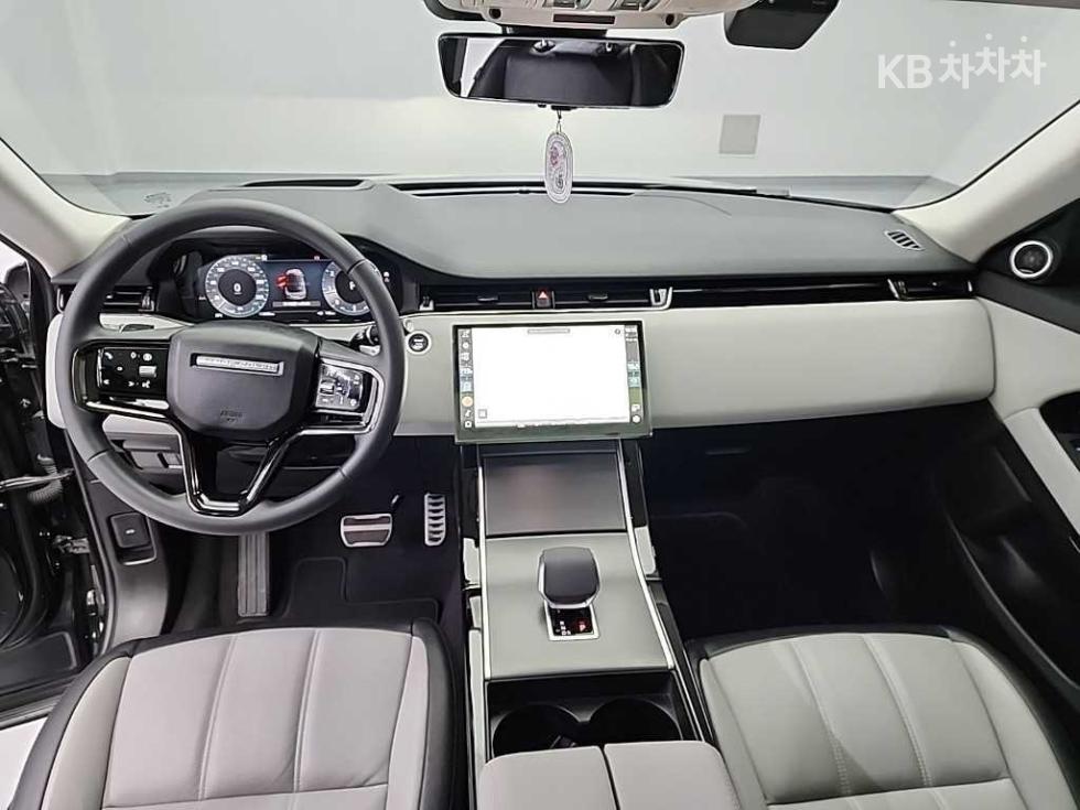 2025 Land Rover Used Car photo