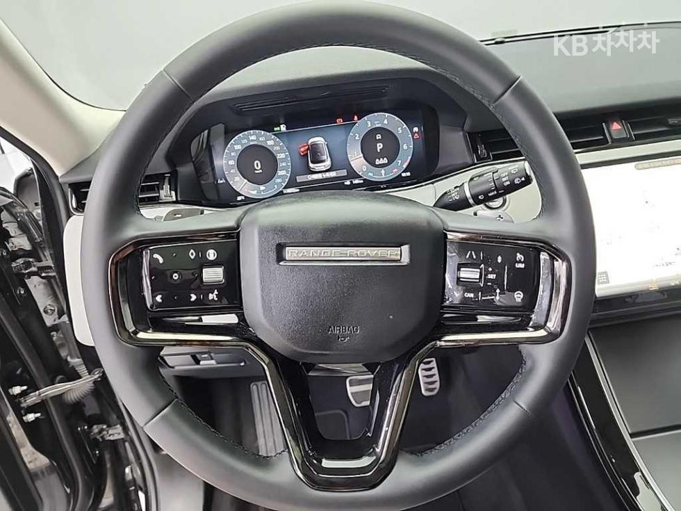 2025 Land Rover Used Car photo