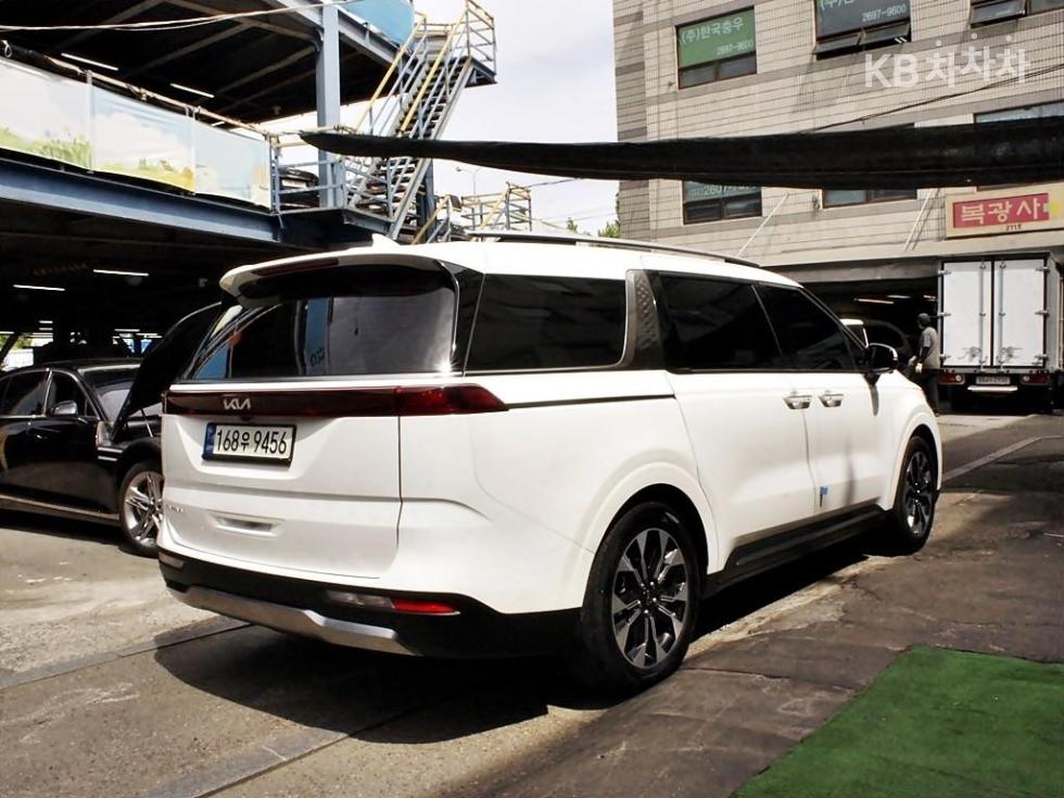Kia Carnival — miniaturë 4