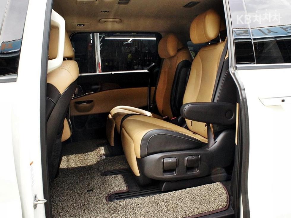 Kia Carnival — miniaturë 6