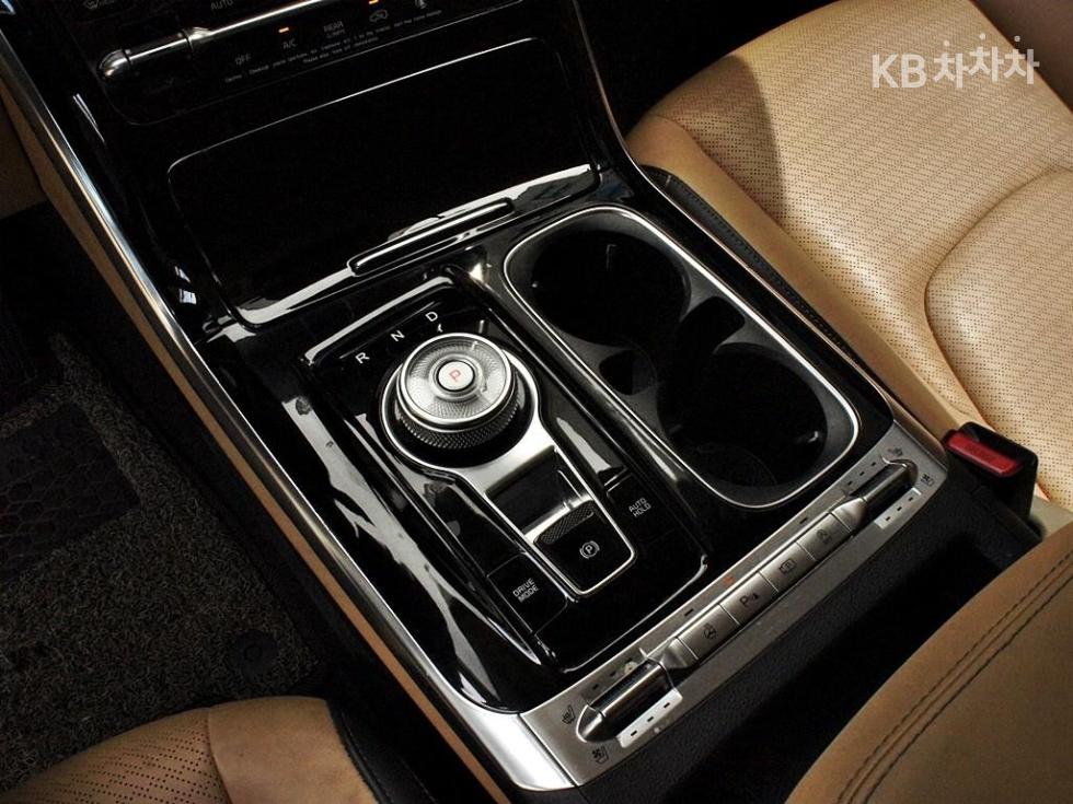 Kia Carnival — miniaturë 11