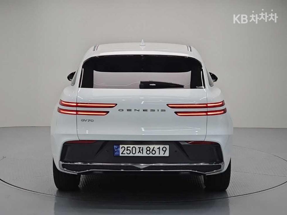 2025 Genesis GV70 photo