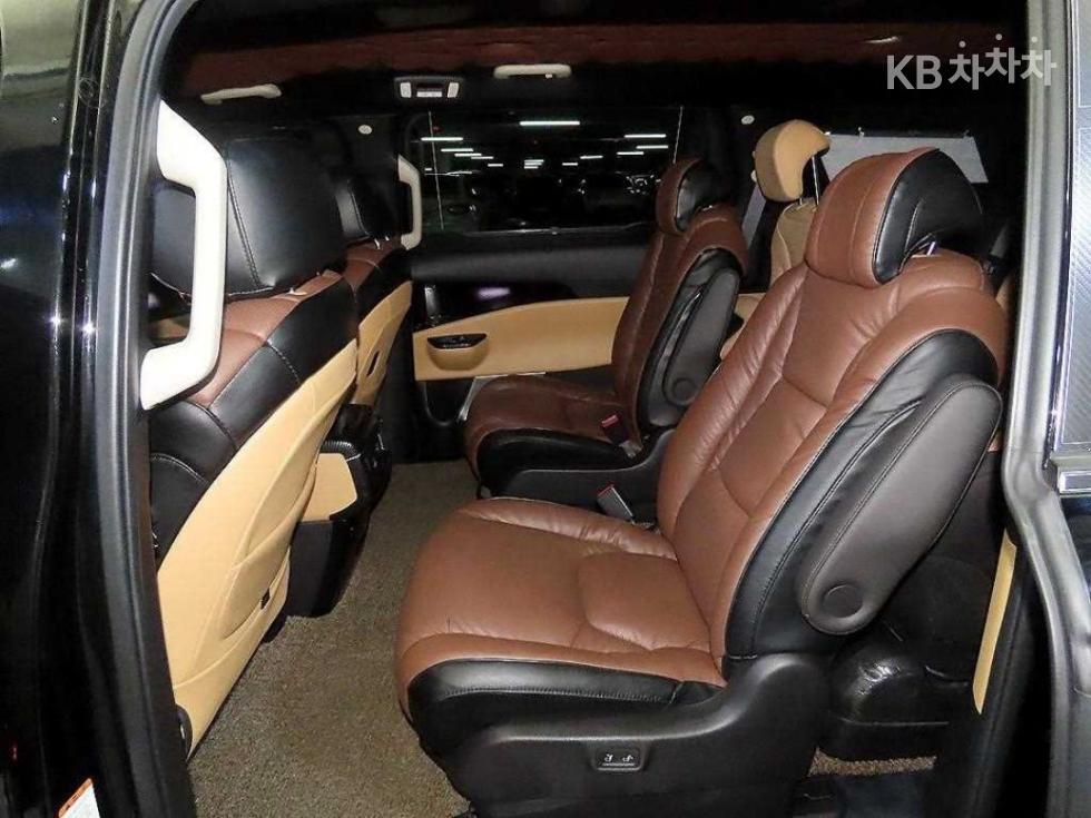 Kia Carnival — miniaturë 7
