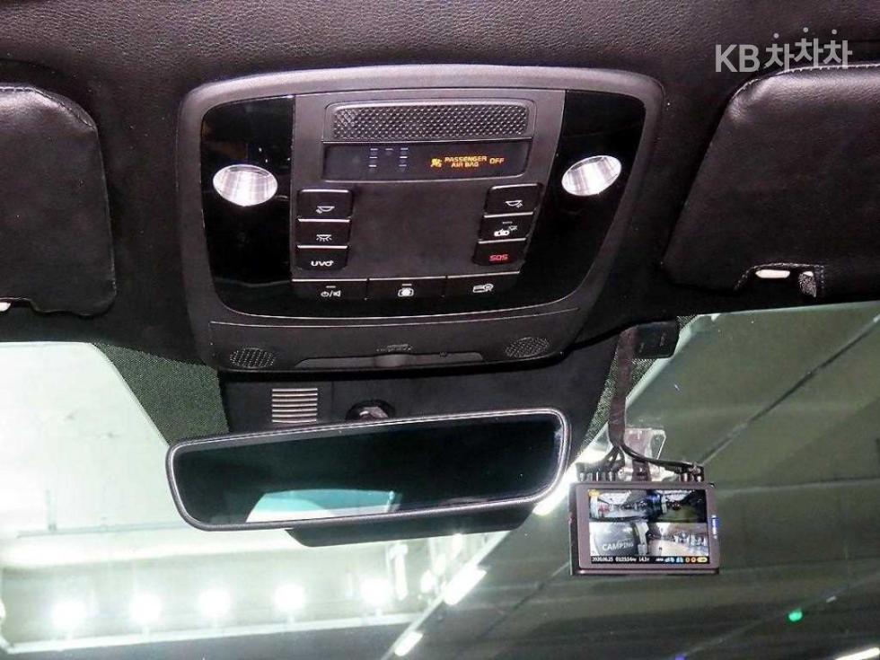 Kia Carnival — miniaturë 10