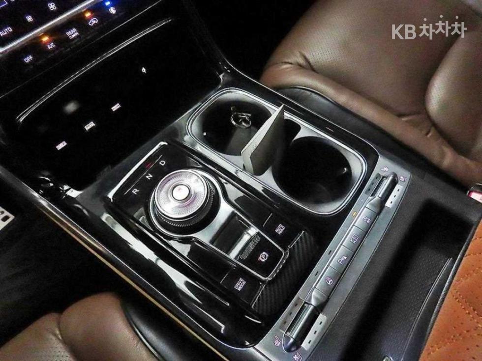 Kia Carnival — miniaturë 11