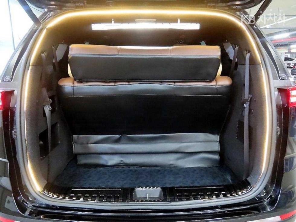 Kia Carnival — miniaturë 15