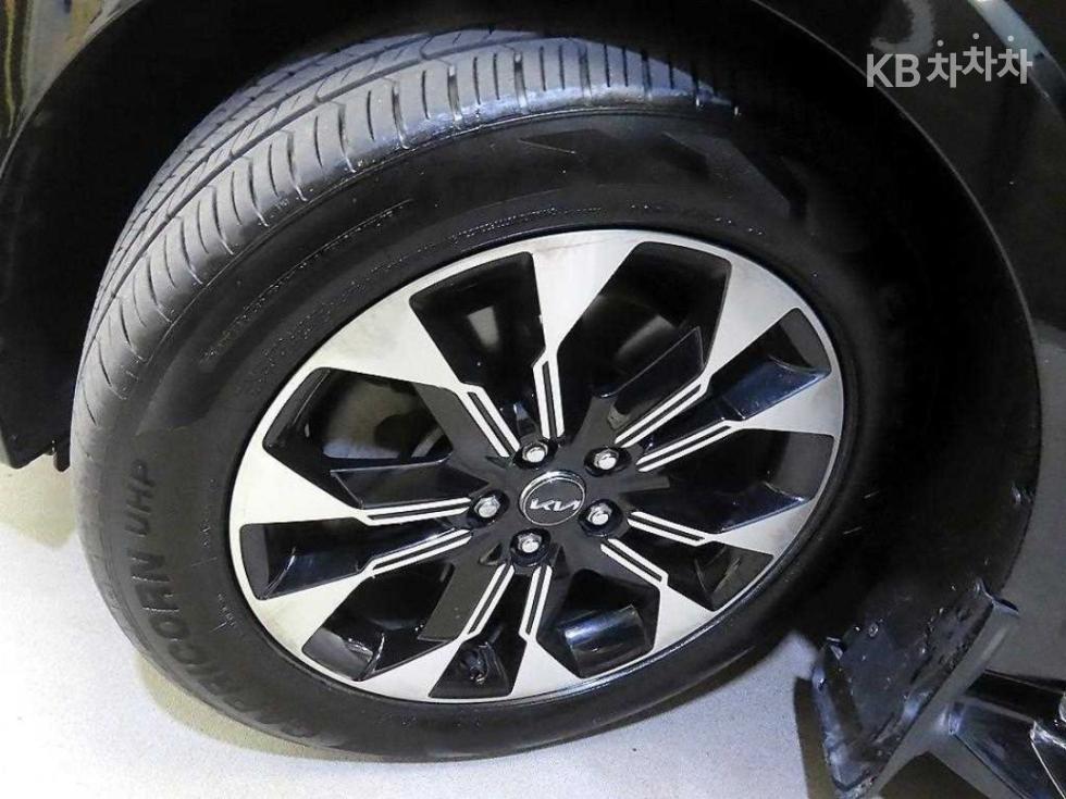 Kia Carnival — miniaturë 17