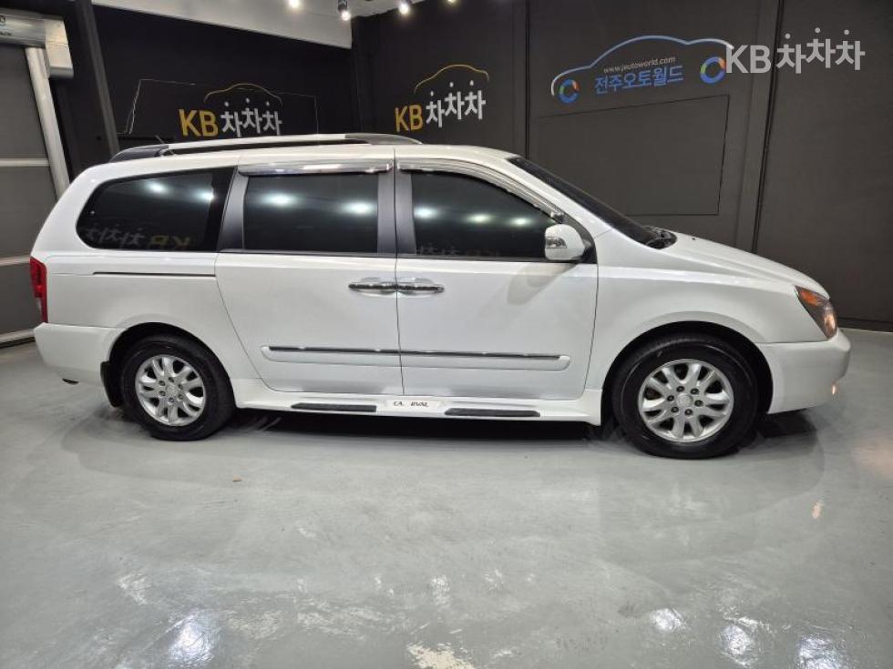 Kia Carnival — miniaturë 3