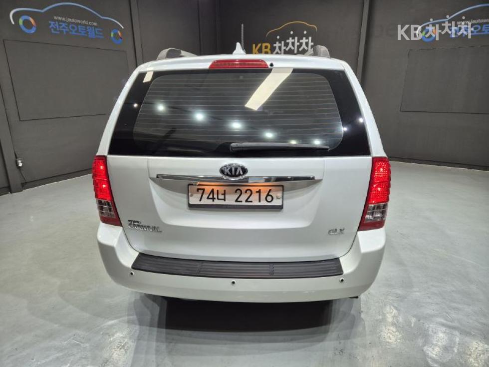 Kia Carnival — miniaturë 4