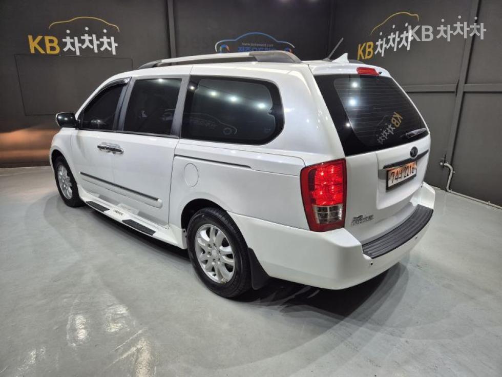 Kia Carnival — miniaturë 5