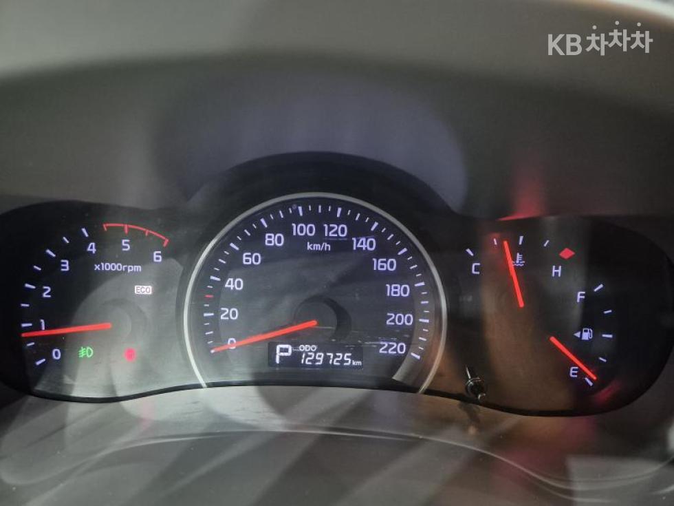 Kia Carnival — miniaturë 8