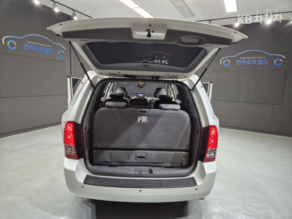 Kia Carnival — miniaturë 13