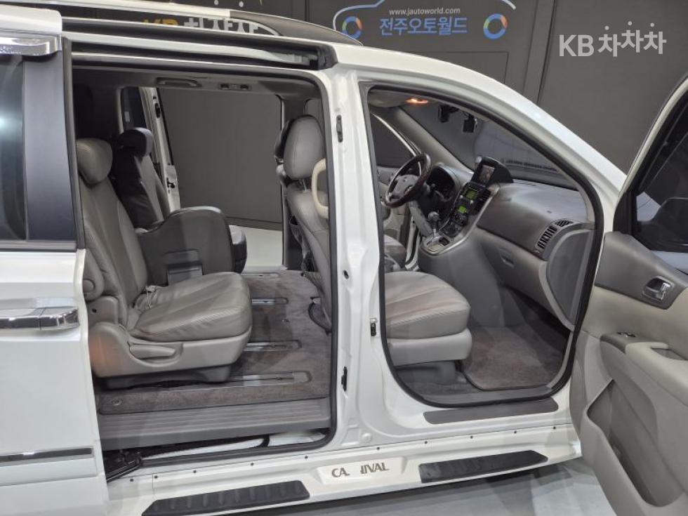 Kia Carnival — miniaturë 14