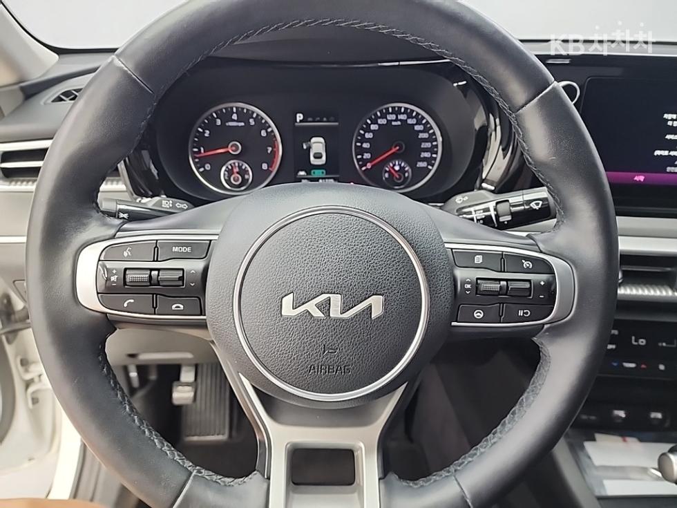 Kia K5 — miniaturë 9