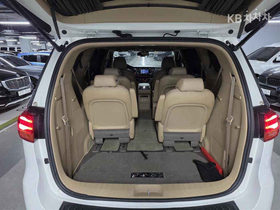 Kia Carnival — miniaturë 7