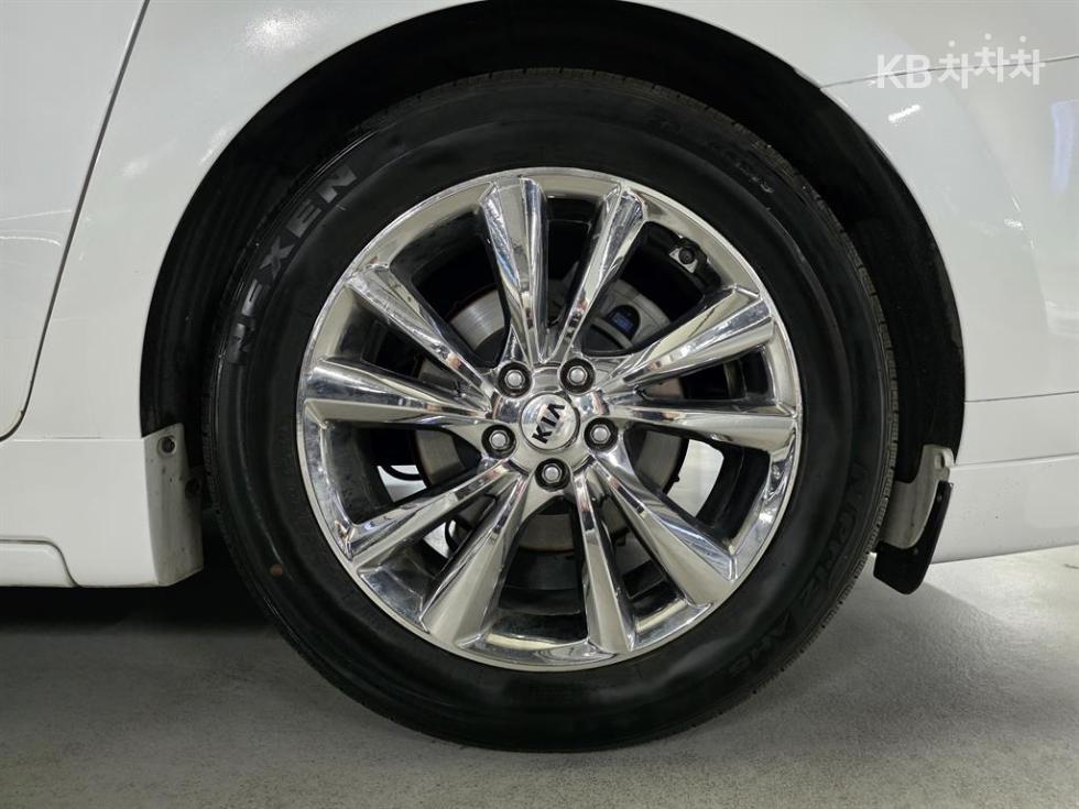 Kia Carnival — miniaturë 8