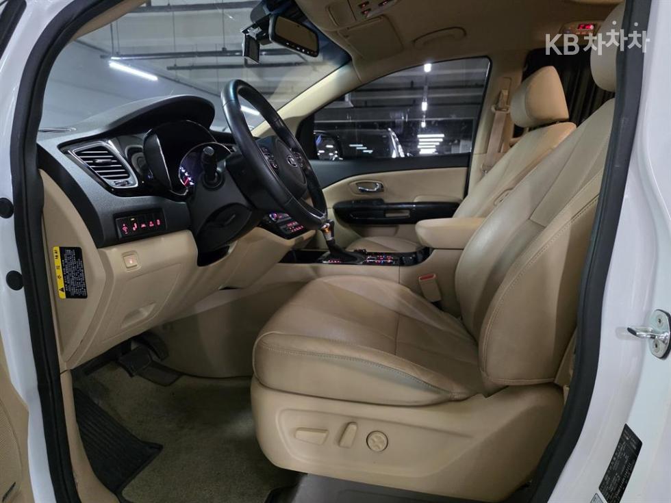 Kia Carnival — miniaturë 9