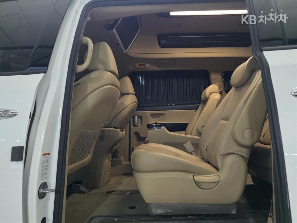 Kia Carnival — miniaturë 10
