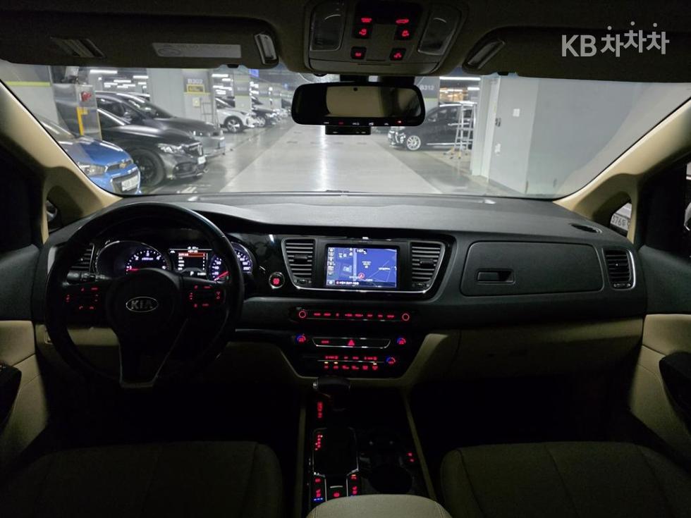 Kia Carnival — miniaturë 12