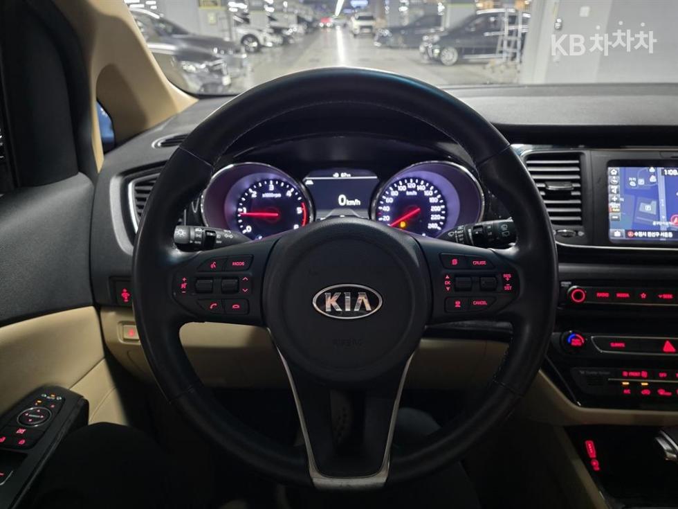 Kia Carnival — miniaturë 14