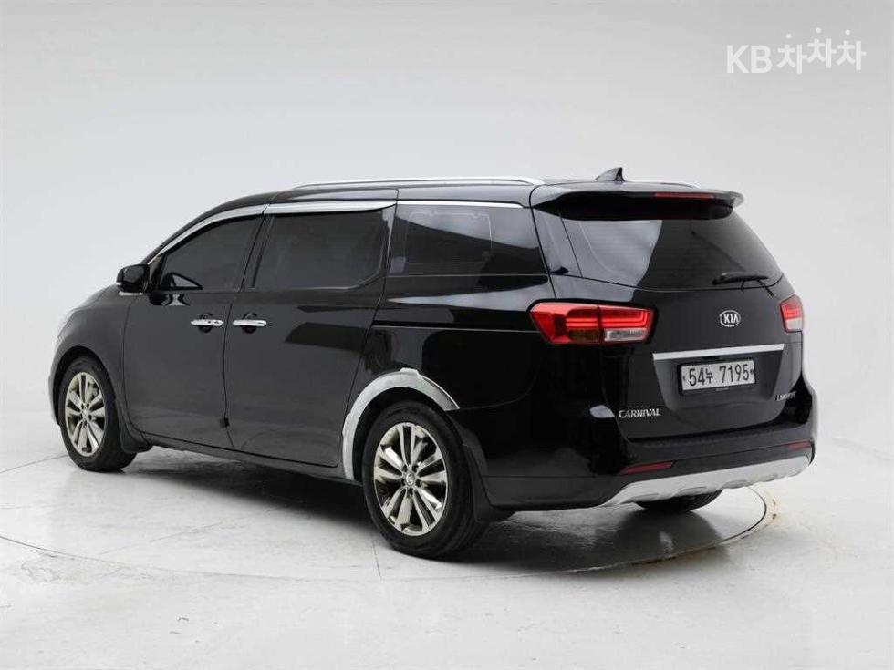 Kia Carnival — miniaturë 4