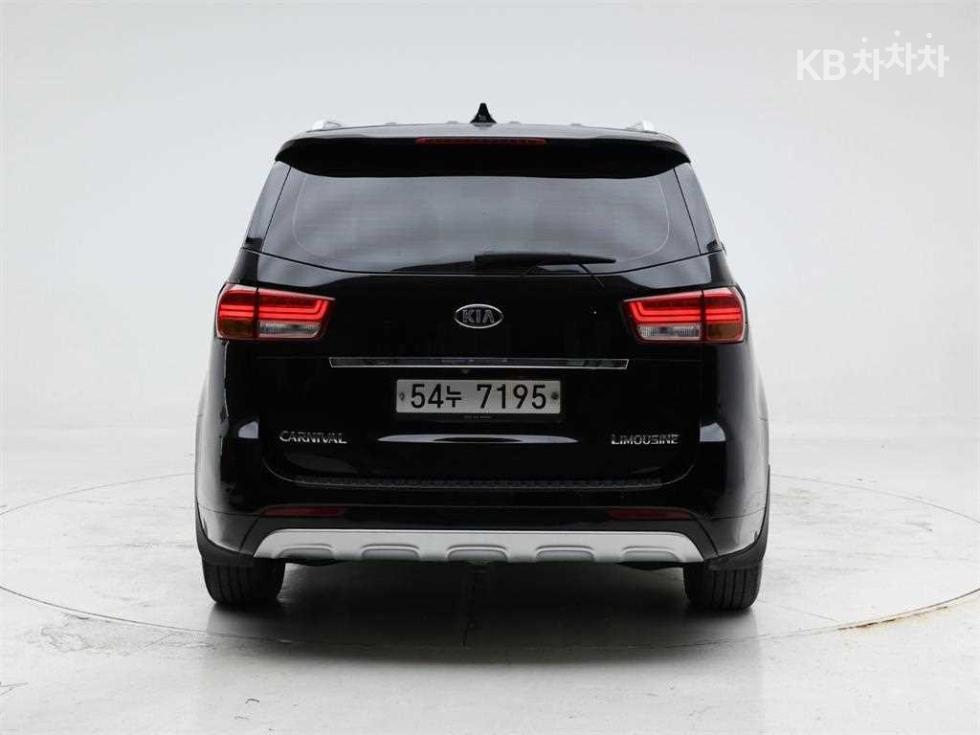 Kia Carnival — miniaturë 5