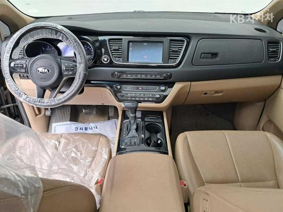 Kia Carnival — miniaturë 6