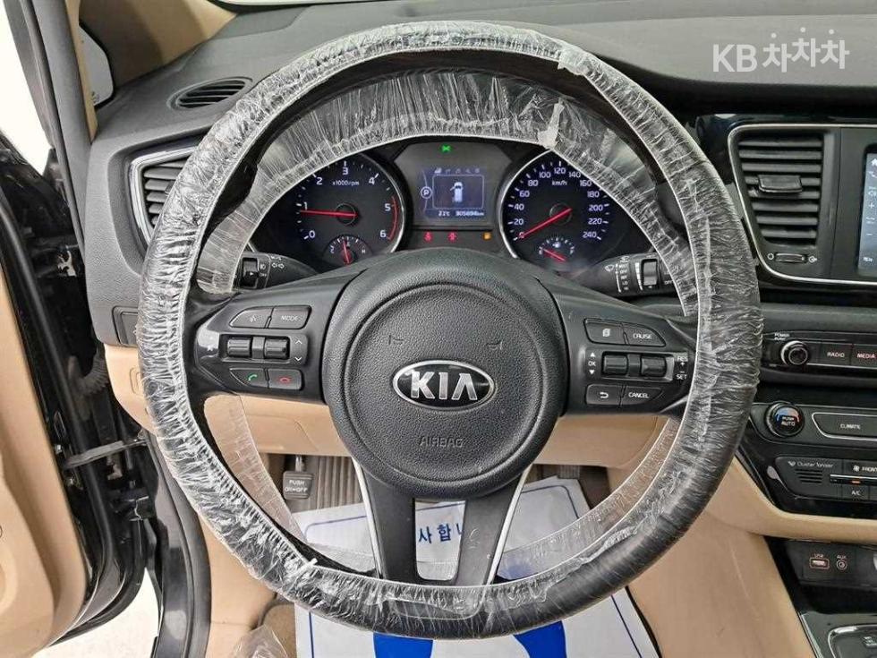 Kia Carnival — miniaturë 7