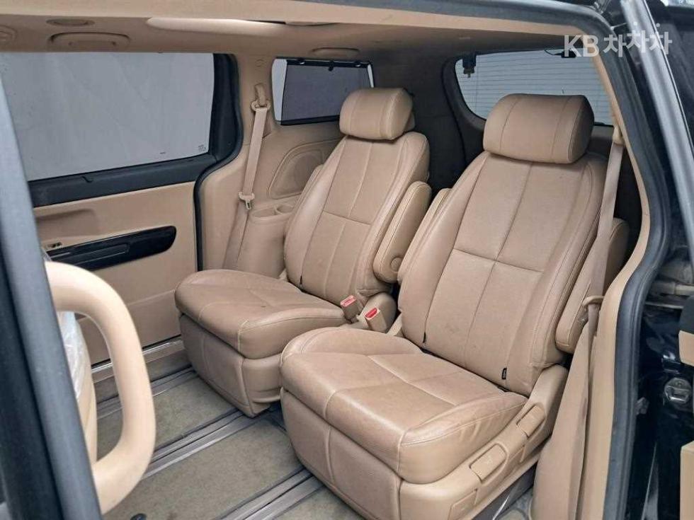 Kia Carnival — miniaturë 12