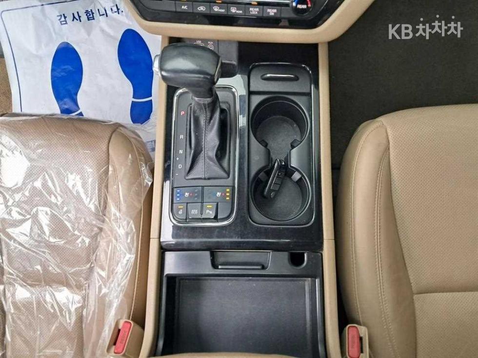 Kia Carnival — miniaturë 13