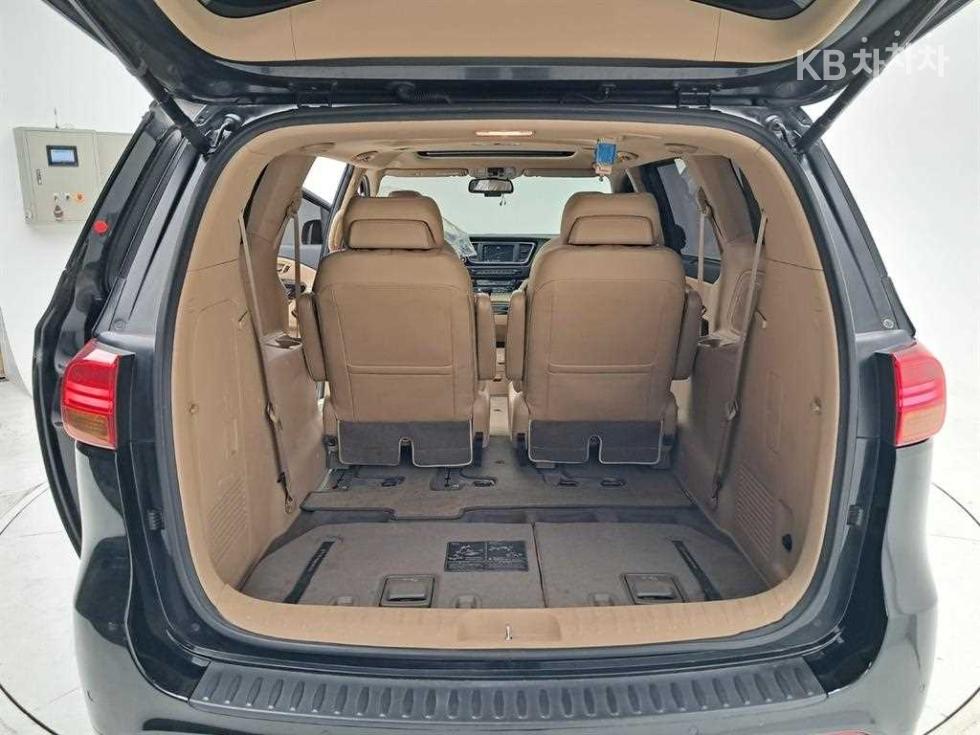 Kia Carnival — miniaturë 16