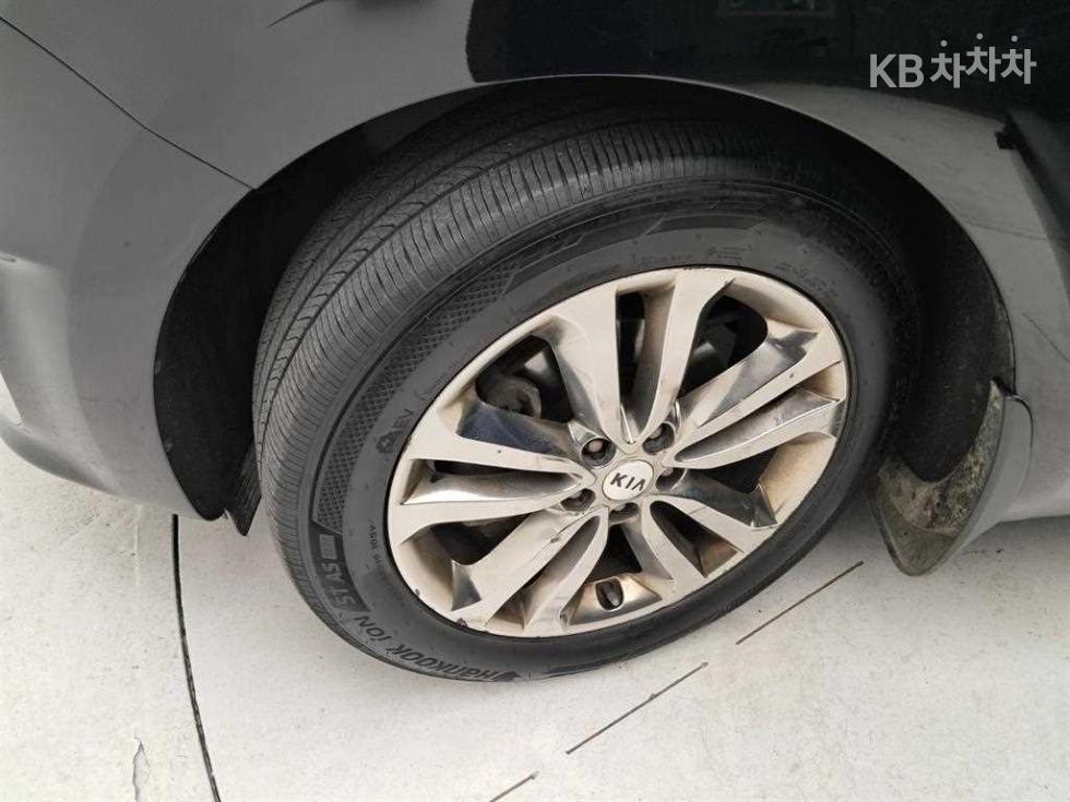 Kia Carnival — miniaturë 20
