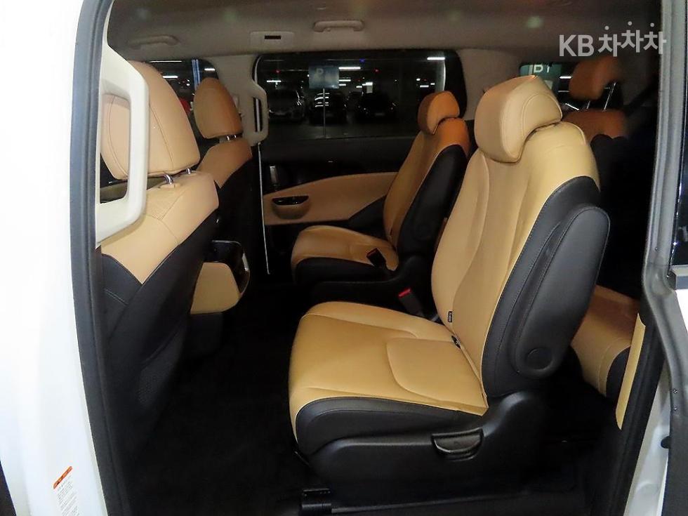 Kia Carnival — miniaturë 7