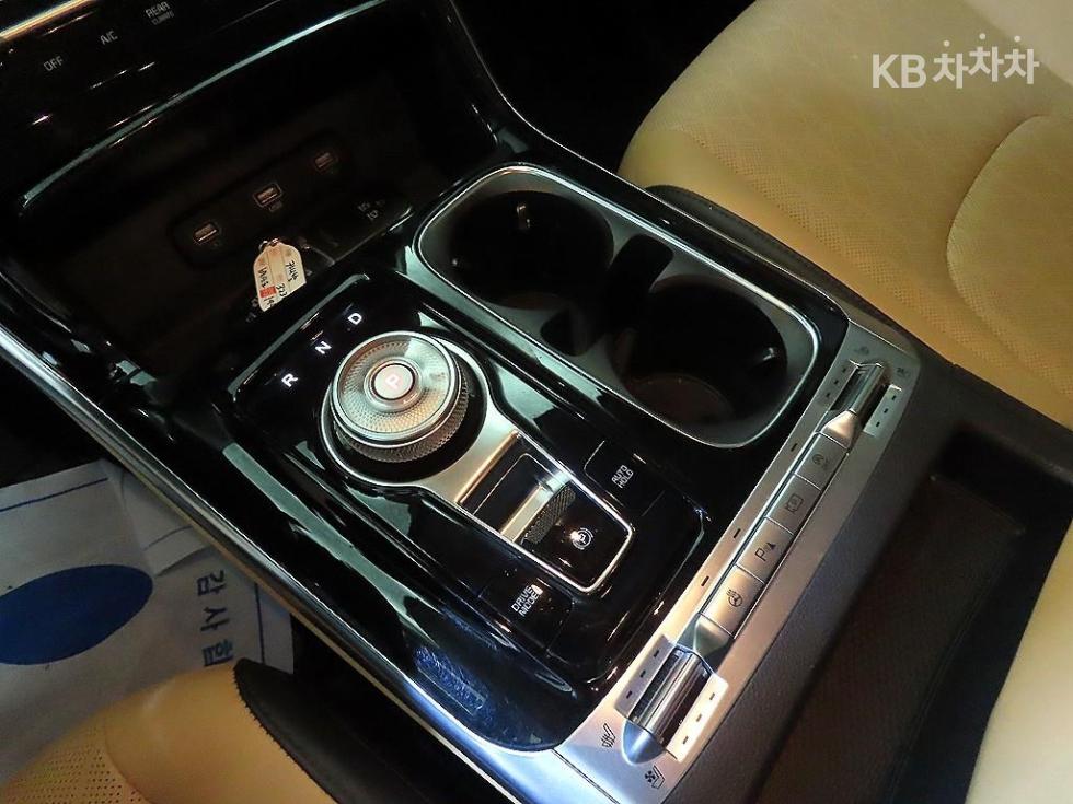 Kia Carnival — miniaturë 12