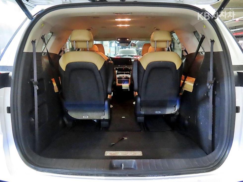 Kia Carnival — miniaturë 17