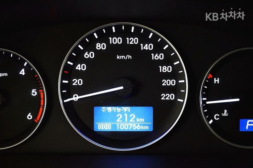Hyundai Starex — miniaturë 7