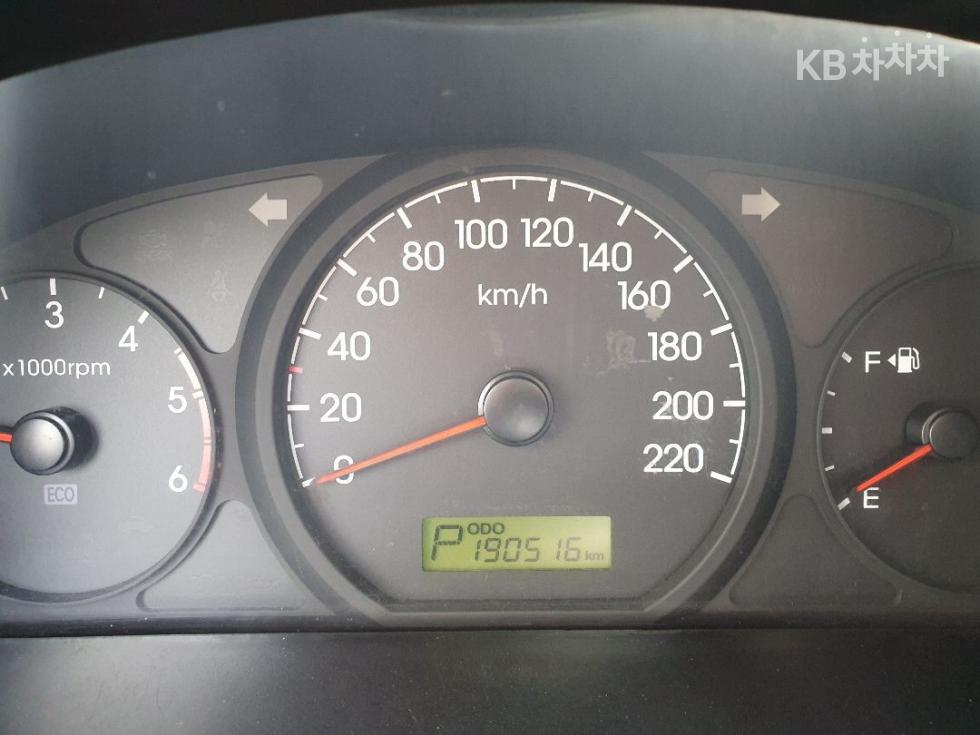 Hyundai Starex — miniaturë 6