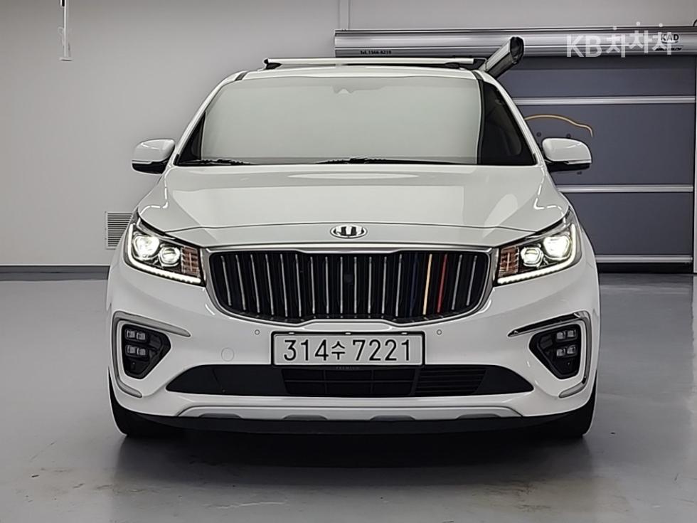 Kia Carnival — miniaturë 2