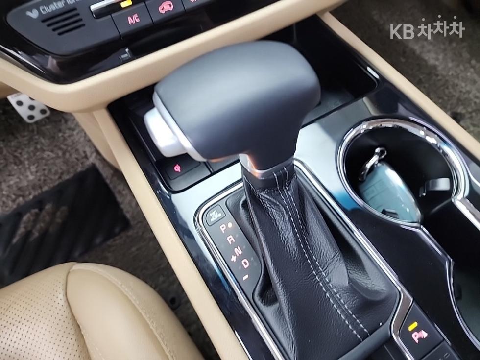 Kia Carnival — miniaturë 8
