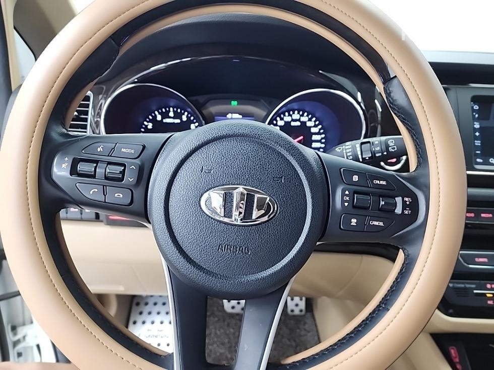 Kia Carnival — miniaturë 9