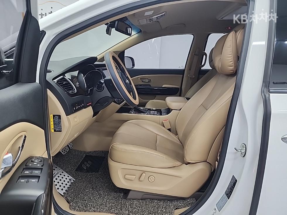 Kia Carnival — miniaturë 11