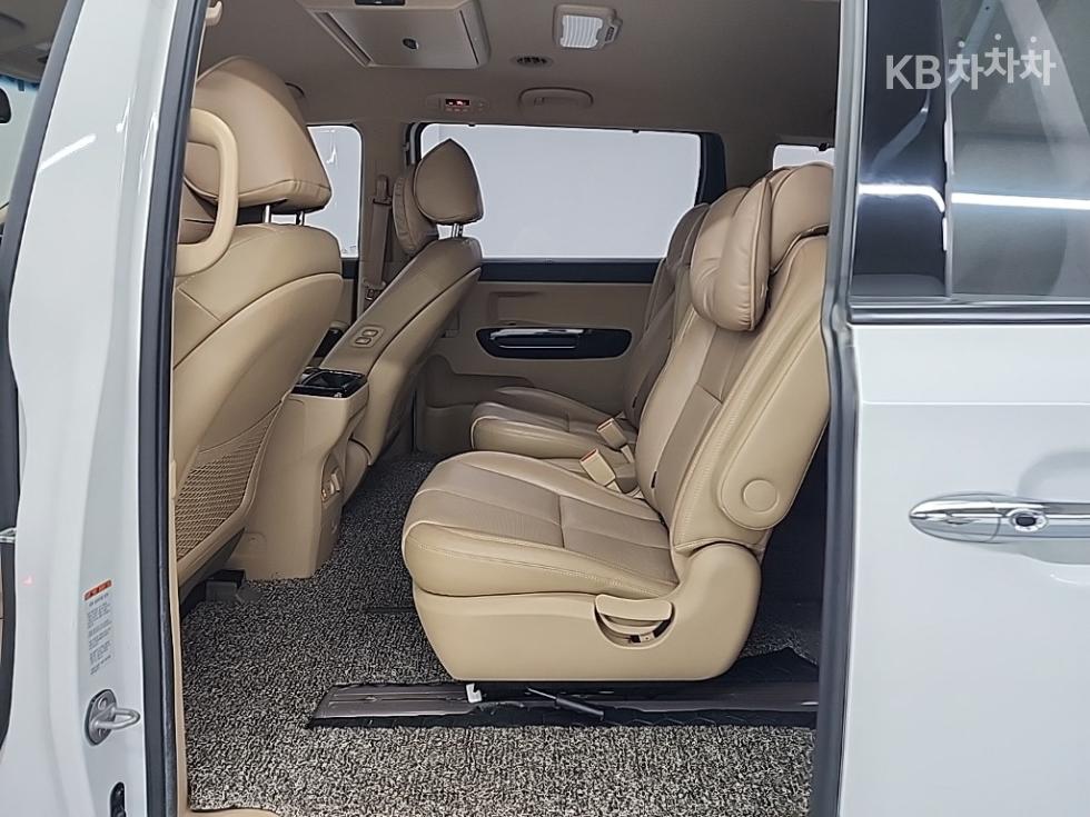 Kia Carnival — miniaturë 12