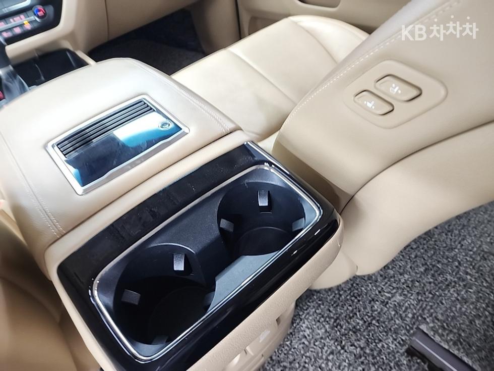 Kia Carnival — miniaturë 14