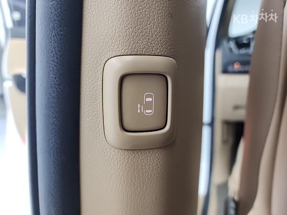 Kia Carnival — miniaturë 15