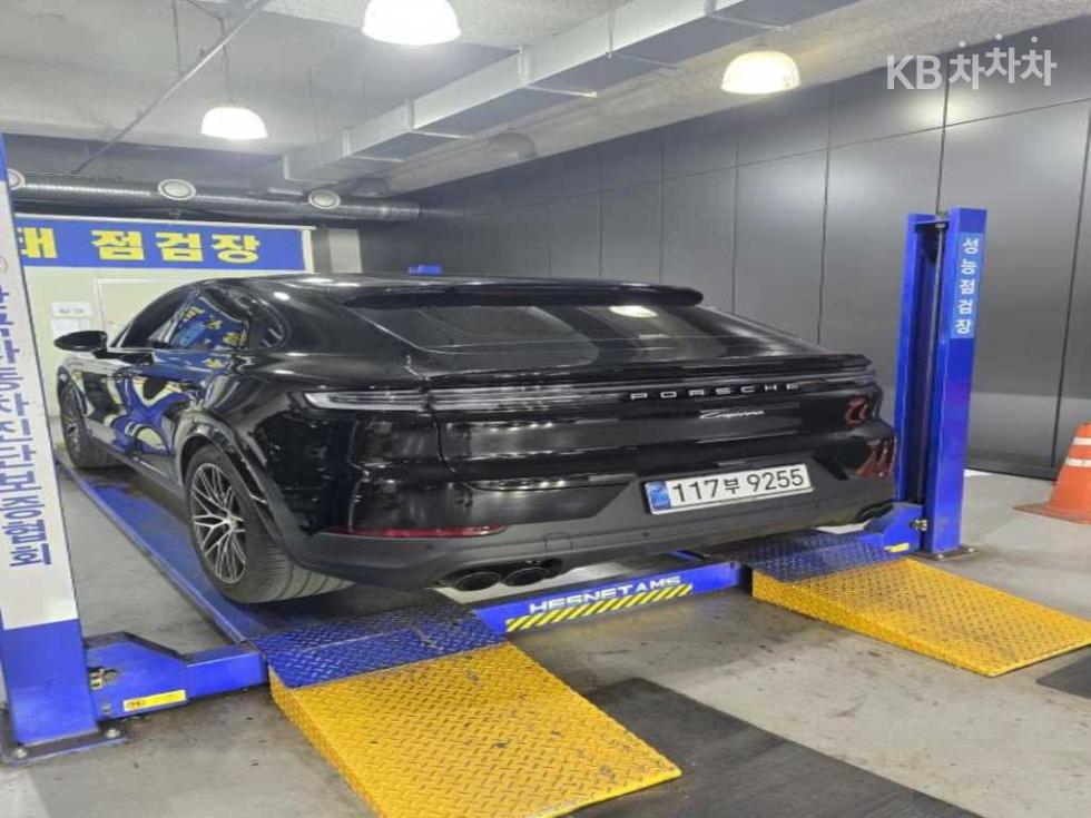 2025 Porsche (9Y0) photo