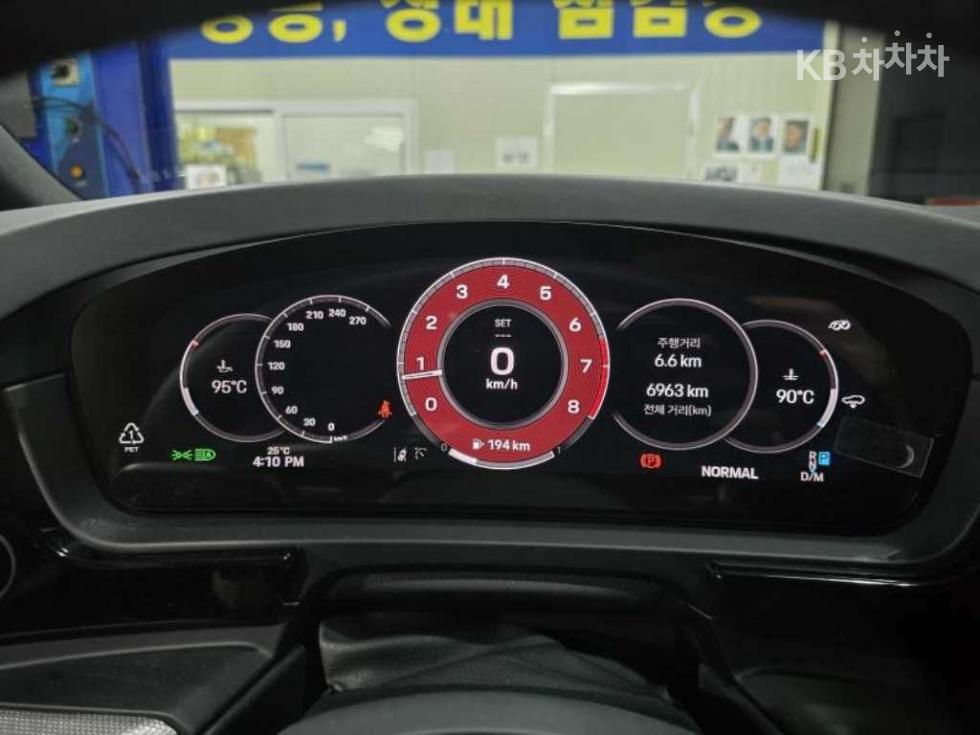 2025 Porsche (9Y0) photo